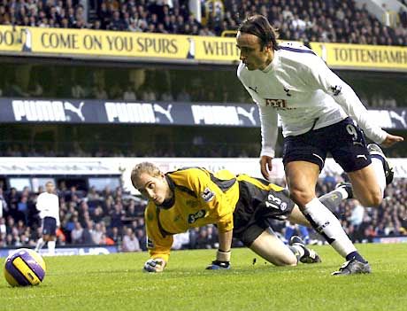 Dimitar Berbatov (jobbra) elôtt már nincs akadály, a Tottenham csatára könnyedén guríthatott a kapuba