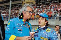 Jarno Trulli (jobbra) már bejelentette, hogy szakít a Renault-val, de azt még nem közölte hivatalosan, hogy hol folytatja pályafutását