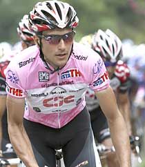 Ivan Basso magabiztosan halad a végsô gyôzelem felé