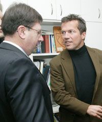 Két elégedett ember a szövetségi kapitány irodájában: Bozóky Imre és Lothar Matthäus (Fotó: Czagány Balázs)