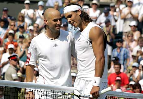 Az amerikai Andre Agassi már a torna elôtt bejelentette, hogy az ôsszel visszavonul, így a spanyol Rafael Nadal elleni összecsapáson játszott utoljára a wimbledoni teniszszentélyben