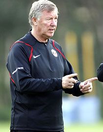 A világ egyik legnépszer?bb edzôje, a lovaggá ütött Sir Alex Ferguson a magyar edzôknek is szívesen tart elôadást ? ráadásul ingyen, pusztán egy régi barátság kedvéért