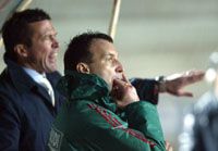 László Csaba (jobbra) a magyar válogatottnál Lothar Matthäusnak segít, és a Ferencváros új vezetôedzôje a klubcsapatánál végzett munkája során is figyelembe veszi a szövetségi kapitány tanácsait (fotó: M. Németh Péter)