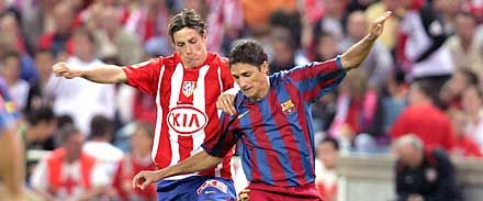 Fernando Torres (balra), azaz a Srác (El Nino) ismét elemében volt a Barcelona ellen, és ennek nemcsak Edmilson, hanem az egész katalán csapat látta kárát (Fotó: Imago)