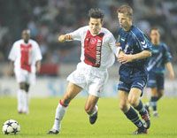 A visszatérô Jari Litmanen (balra) európai kupamérkôzésen az Ajax színeiben négyszer is eredményes volt az olasz együttes ellen (Fotó: AFP)