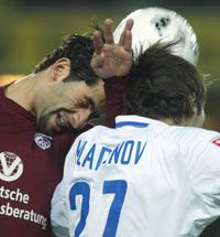 Grammozisz (balra) és Mladenov csatája szorosabb volt, mint a Lautern&#8211;Hertha meccs