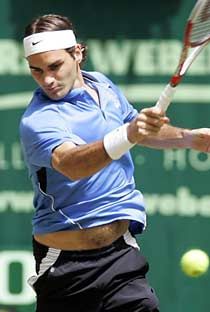 Federer 42. gyôzelmére hajt füvön