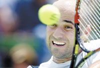 Andre Agassi tavaly az utolsó pillanatban lemondta a részvételét, az idén azonban nekivág a versenynek &#8211; negyedszerre szeretne Melbourne királya lenni (Fotó: Afp)