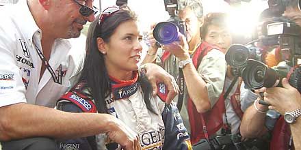 A Sports Illustrated címlapján húsz éve nem szerepelt az Indy 500 &#8211; ezúttal is csak a kiemelkedôen teljesítô nôi pilóta, Danica Patrick miatt