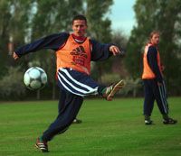 Petô Tamás most még csak a térdét erôsíti, a labdás edzésekkel egyelôre várnia kell