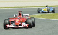 Michael Schumachert (balra) nem lehetett utolérni Barcelonában, a mezôny összes tagja &#8211;így Alonso is &#8211;csak a hátát nézte