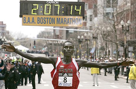 Robert Cheruiyot útközben döbbent rá, kereshet egy kis pluszpénzt