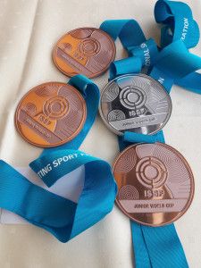 Egri Viktória ezüstérmet, a fiú és leány csapat pedig bronzérmet szerzett Suhlban Forrás: MSSZ