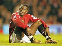 Louis Saha (képünkön) képtelen volt megfelelôen helyettesíteni a hárommeccses eltiltását töltô Ruud van Nistelrooyt