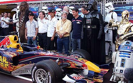 A Red Bull csapat kicicomázott autója akár a Star Warsban is szerepet kaphatna&#8230;
