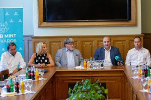 Balról: Vígh Zsolt, Zsegora Zsófia, dr. Dézsi Csaba András, Nátrán Roland, Hajtó Péter Fotó: Mura László