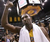 Nem kell megijedni: Bryantet és társait láthatjuk még az idei playoffban