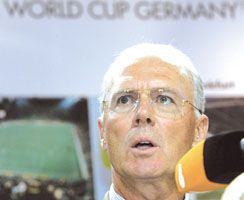 Beckenbauer kizártnak tartja a vereséget, már a nyolcaddöntôre, sôt a fináléra gondol