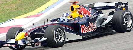 Palik László az F1-es autó volánjánál a haditechnikával is felveszi a versenyt