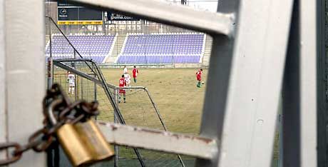 Kívül tágasabb ? a magyar meccsek alatt az Újpest-stadion zárva tart