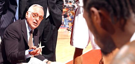 Larry Brown a m&#251;téte után a Clippers ellen dirigálta elôször a Pistonst