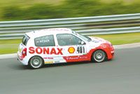 A Renault Clio-kupa indulói már jó néhányszor meggyôzôdhettek róla, hogy Wéber Gábor iszonyatosan gyors