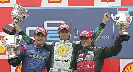 Nelson Piquet után a fia (középen) is feliratkozott a hungaroringi gyôztesek közé, igaz, egyelôre nem az F1-ben