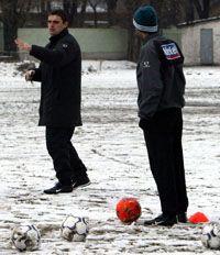 Játék a havon? Pintér Attila (balra) szerint semmi értelme nem lett volna pályára lépni (fotó: M. Németh Péter)