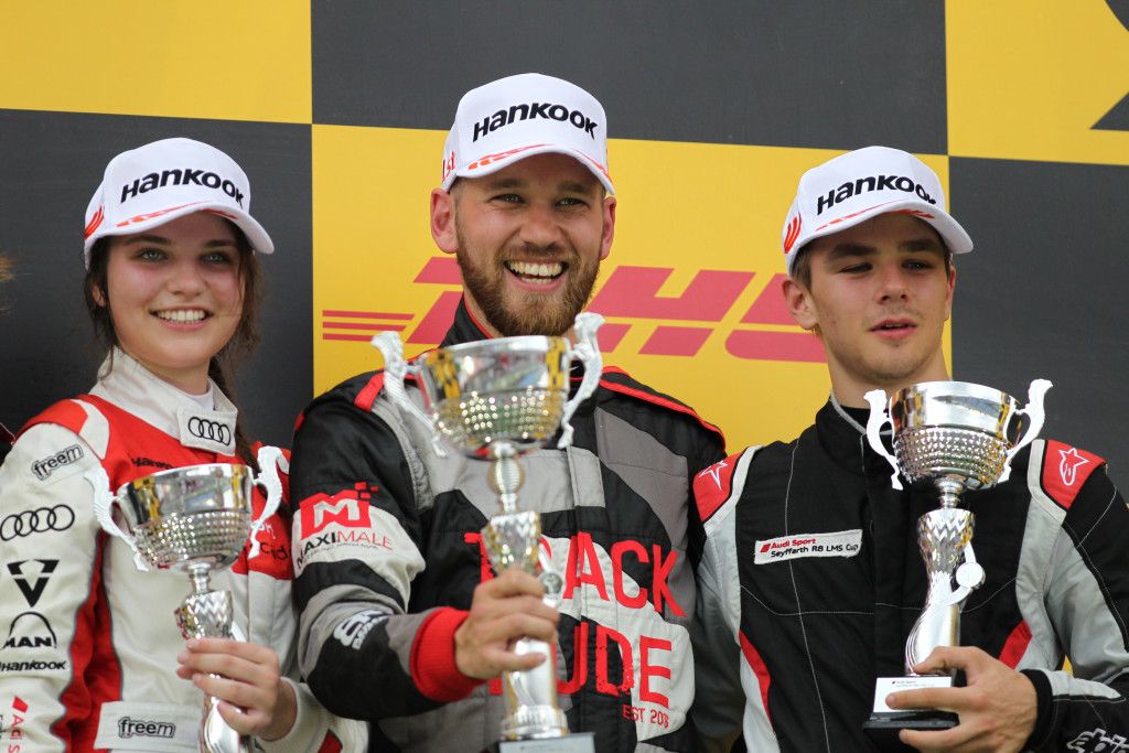 Keszthelyi Vivien (balra) élete legjobb GT-autós eredményét érte el a Hungaroringen, ahol 2. lett Forrás: Team VRS