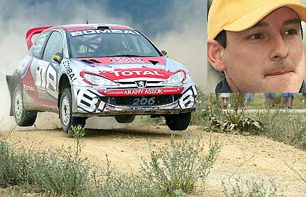 Korábban hosszú évekig ezzel a Peugeot-val versenyzett ifj. Tóth János, aki most is 206 WRC-vel indul, de az már egy továbbfejlesztett változata az egykori sikerkonstrukciónak