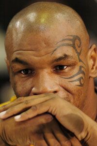 A maori jelkép 2003 eleje óta díszíti a kétszeres világbajnok Iron Mike Tyson arcát