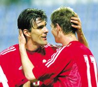 Lipcsei Péter (balra) ismét ünnepelhet: amióta Lothar Matthäus a kapitány, azóta elôször kapott meghívót a keretbe (Fotó: Németh Ferenc)