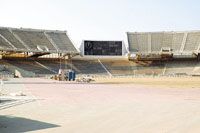 Egyelôre ijesztô a kép az olimpiai stadionról. Egy esztendô múlva innen közvetítik majd a játékok megnyitóünnepségét