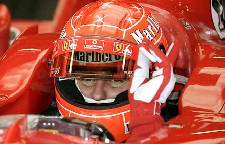 Mindenki a világbajnoki címvédô Michael Schumacher skalpjára vadászik &#8211; az FIA, ha nem is deklaráltan, az ô detronizálása végett alkotta meg az F1 új szabálykönyvét