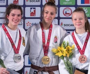 A cselgáncsozó Varga Brigitta (középen) tavaly ifjúsági világbajnok lett Chilében, azóta két súlycsoporttal feljebb lépett, de még nem a régi… Forrás: Eju.net