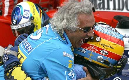 Flavio Briatore ebben az évben már hatszor ugorhatott Fernando Alonso nyakába, a 2005-ös szezon elôtt pedig éppen a Hungaroringen ünnepeltek gyôzelmet &#8211; még 2003-ban