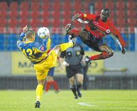 Onyeabor Monye (jobbra) a pályán nem sokat tudott hozzátenni a Videoton játékához