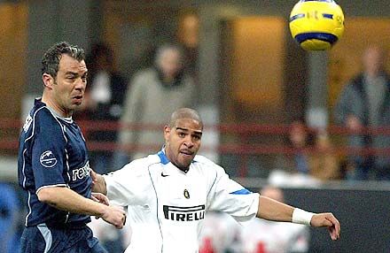 Ettôl a pillanattól kezdve folyamatosan továbbjutásra állt az Internazionale: a hatodik percben, Adriano lövését követôen a labda már felperdült Pedro Emanuelen, és röviddel késôbb a kapuba hullott