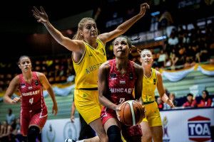 A magyar csapat nem tudta ellensúlyozni az ausztrálok fizikai és magasságbeli fölényét Forrás: FIBA