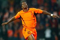 Patrick Kluivert nem tudta gyôzelemmel ünnepelni, hogy a holland válogatott góllövôlistájának élére ugrott szerda este