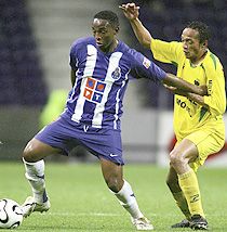 Benni McCarthy (balra) szerint közel a Porto újabb bajnoki címe