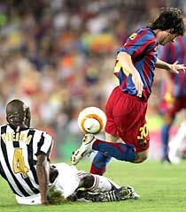 Messi (jobbra) egy gólpasszt könyvelhetett el az összecsapáson