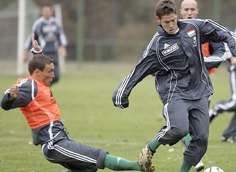 Bodnár László (balra) már tudja, hogy az Inter fiatal légiósától, Filkor Attilától nem könny? elvenni a labdát