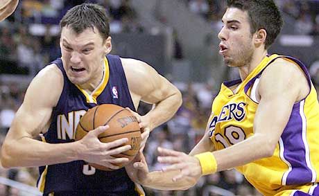 Sarunas Jasikevicius (balra) mindent megnyert a Maccabival, jelenleg azonban már az Indianát erôsíti