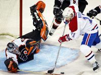 Roman Cechmánek 26-szor védett a Montreal ellen –itt éppen Koivu kísérletét hárítja