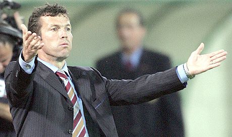 Lothar Matthăus értetlenül áll néhány játékos hozzáállása elôtt