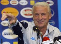 Trapattoni kapitányt ugyan számtalan gond gyötri játékosai sorozatos sérülései miatt, mégis ismeri a problémából kivezetô utat