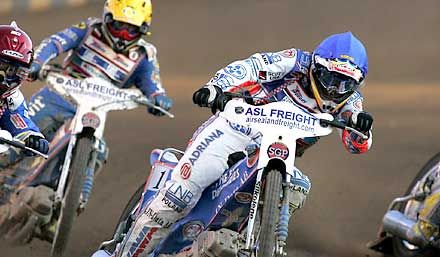 Jason Crump azért lett tavaly világbajnok, mert kevesebbszer hibázott, mint a korábbi esztendôkben Jason Crump azért lett tavaly világbajnok, mert kevesebbszer hibázott, mint a korábbi esztendôkben