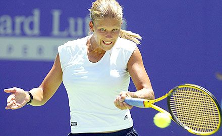 Utolsó magyarként Czink Melinda volt érdekelt a wimbledoni selejtezôben, de kétszettes vereségét követôen neki is csomagolnia kellett, így a nôknél sem lesz honfitársunk a hétfôn kezdôdô viadal fôtábláján