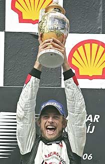 Jenson Button gyôzelméhez szerencse is kellett, de nem érdemtelenül diadalmaskodott az angol